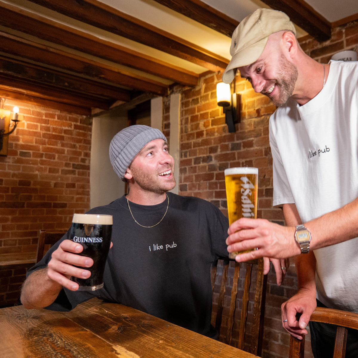 i like pub tee (black)